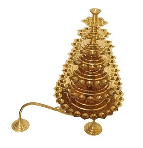 Laiton 5 faces Diya support de support décoratif en laiton lampe à huile poignée maison bureau Temple Pooja décor Puja chambre Art Style. - Product Image 2