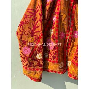 Chaqueta de Terciopelo Marrón, Abrigo Uzbeko Suzani, Chaqueta Corta Hecha a Mano, Abrigo con Bordado Floral, Chaqueta con Dos Bolsillos Laterales, Abrigo Unisex - Product Image 3