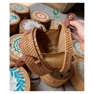 Bolsa Premium de algas marinas con incrustaciones de nácar para mujeres modernas - Product Image 2