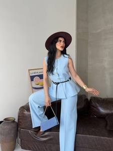 Ensemble tailleur femme bleu clair sans manches avec détail boutonné et pantalon large – Tenue élégante pour le printemps - Product Image 3