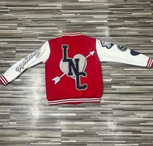 เสื้อแจ็คเก็ตบอมเบอร์ลำลองสำหรับผู้ชาย ผ้าขนสัตว์ สำหรับฤดูหนาว ปักลายพิมพ์นูน คอเต่าแบบกลับด้านได้ แห้งเร็ว ระบายอากาศได้ดี - Product Image 4