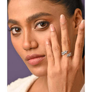 Bague CLARA Romantique Feuillage en Argent Sterling Pur 925 avec Bande Ajustable, Diamant Taille Marquise et Pierre Perle, Plaqué Rhodium - Product Image 4