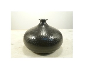 Vase à fleurs en métal de couleur noire de conception martelée pour la décoration intérieure - Product Image 4