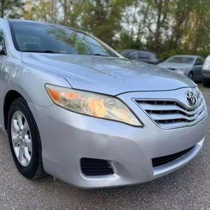 Camry LE 2011 d'occasion, conduite à gauche, turbo, transmission intégrale, sièges en tissu, pneus R17, intérieur clair - Product Image 1