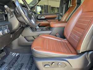 USADO 2024 Sierra 3500HD Denali Ultimate Crew Cab 4WD Diésel Automático R20 Interior de Cuero Oscuro Volante a la Izquierda Techo Solar - Product Image 5