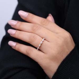 Anillo de Boda de Media Eternidad con Diamante Cultivado en Laboratorio con Corte Marquesa, Oro 14K, Platino, Oro Amarillo, Oro Blanco, Plata de Ley, Joyería Fina - Product Image 3