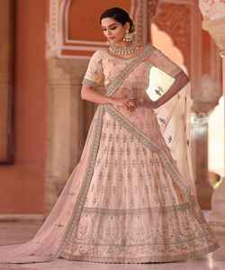 Nouveaux vêtements de mariage attrayants tissu taffetas lehenga choli avec dupatta femmes indiennes portent des vêtements surat en gros semi-cousus - Product Image 1