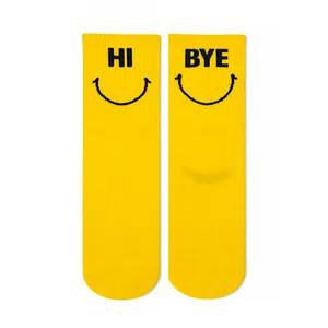 Calcetines deportivos coloridos con estampado Hi and Bye, transpirables, para uso diario - Product Image 1