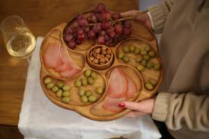 Ensemble d'assiettes en bois d'acacia réutilisables écologiques Plateaux en bois naturel faits à la main élégants pour la cuisine et les fêtes - Product Image 2