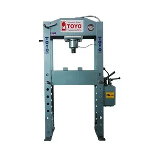 Machine de presse hydraulique de cadre de la haute précision H capacité élevée résistante de 30 tonnes dans le formage en métal