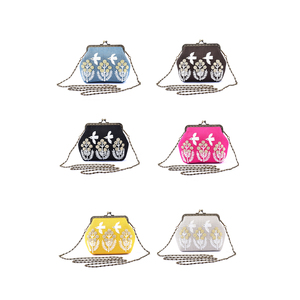 Petit sac en lin avec reliure en cuivre et trois Branches de perles de verre à paillettes, deux oiseaux brodés et bandoulière en chaîne, vente en gros - Product Image 1