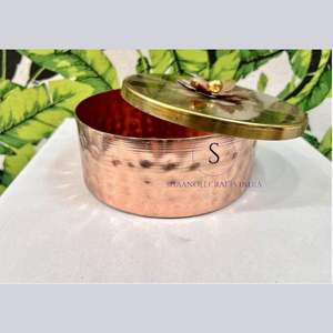 Boîte de fruits secs martelée ronde en cuivre avec couvercle pour les fêtes Diwali et Pooja servant des bols de fruits secs cadeau - Product Image 3