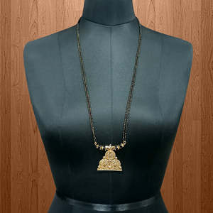 Kriaa à la mode en laiton Mangalsutra pendentif perles noires plaqué or Style de chaîne traditionnelle pour cadeau de mariage 1503032 bijoux - Product Image 1