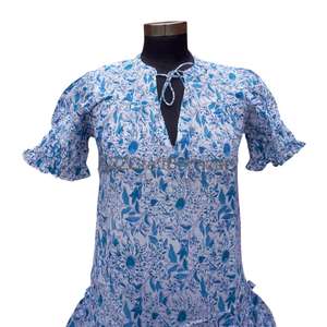 เดรสทรงเอผ้าฝ้ายแท้ 100% ทำมือจากอินเดีย สำหรับผู้หญิง คอวี แขนสั้น พิมพ์ลายดอกไม้ดิจิทัล เป็นมิตรกับสิ่งแวดล้อม ทันสมัย - Product Image 2