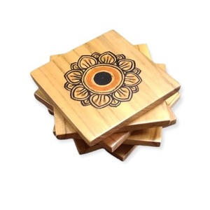 Dessous de verre en bois de haute qualité, design moderne, finition naturelle brillante, tapis et tampons de cuisine utilisés pour la restauration - Product Image 2