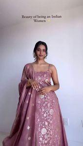 ชุดสูทคอลอร์ดีไซน์เนอร์ลายซิกเนเจอร์เนื้อผ้าจิมมี่หนาผสมกับซับในและประณีต - Product Image 2