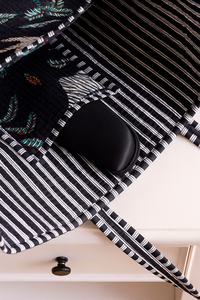 กระเป๋าผ้าแคนวาสลายควิลท์ทำมือสำหรับผู้หญิง ดีไซน์ทันสมัย น้ำหนักเบา เหมาะสำหรับฤดูหนาว มีซิป สะพายไหล่ ลายพิมพ์วินเทจ ซักได้ - Product Image 4