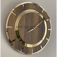 Jam dinding logam besar elegan dengan desain modern berani sempurna untuk interior kontemporer dan gaya industri