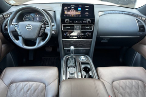 2023 N i s a n Armada SV Vehículo usado popular con sistema de soporte de control de navegación y AWD - Product Image 3