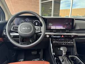 Minivan de luxe K-CARNIVAL SX PRESTIGE FWD 2024, 290 CV, moteur V6 3.5L, transmission automatique, en excellent état et à prix attractif - Product Image 2