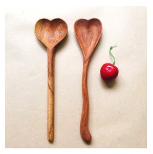 Cuillère faite à la main cuillère sculptée cuillère en bois cuillère de service choix écologique pour les restaurants et les stands de nourriture de rue - Product Image 1