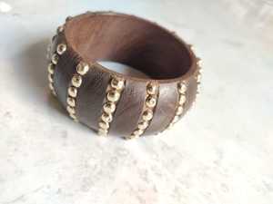 Bracelets en bois élégants pour filles Bijoux artisanaux écologiques pour la mode moderne et traditionnelle Tradebyd - Product Image 3