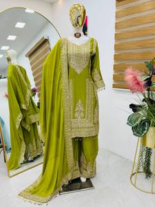 ชุดสาหรี่กะมีซผ้าไหมจอร์เจตต์แบบอินเดีย-ปากีสถาน ดีไซน์ใหม่สุดพิเศษ สำหรับงานปาร์ตี้ พร้อมผ้าคลุมไหล่ ไม่ยับ ซักกลับด้านได้ ขายส่งสำหรับส่งออก - Product Image 3