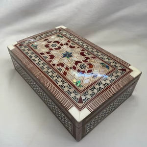 Boîte à bijoux décorative en bois avec incrustation de nacre, fabrication artisanale, étui de rangement de luxe pour bijoux, emballage cadeau et décoration intérieure - Product Image 1