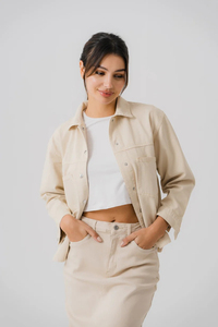 แจ็คเก็ตยีนส์ผู้หญิงลายเรียบสำหรับฤดูหนาว ปิดกระดุมเม็ดเดียว บุด้วยผ้าฝ้าย ผ่านกระบวนการซัก ตกแต่งด้วยกระดุม - Product Image 4