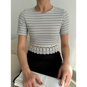 Blusa de Mujer Topshow, Negra a Rayas, con Dobladillo de Encaje, 100% Algodón, Manga Larga, Informal, para Uso Diario - Product Image 2