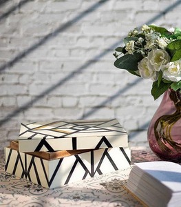 Boîte de rangement pour bijoux en résine artisanale de luxe, organisateur décoratif, idéal pour les cadeaux de mariage, les festivals et l'emballage haut de gamme - Product Image 3