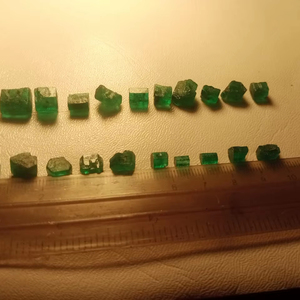 Envío Inmediato, Esmeralda en Bruto de 6 Quilates, la Mejor Calidad, Procedente de Pakistán, Creada en Laboratorio, Tratada Térmicamente, Corte Princesa, Color Verde Natural - Product Image 5