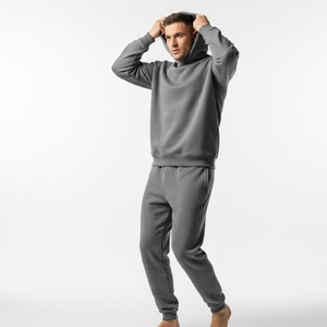 Survêtement pullover pour hommes, fournisseur d'usine OEM, vente en gros de vêtements de gym élégants sur mesure, tenue de jogging et d'entraînement décontractée à la mode - Product Image 1