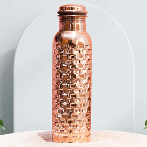 Botella de Cobre Ecológica Hecha a Mano Vedela Naturals con Gran Capacidad, Estilo Rústico Tradicional Indio - Product Image 2
