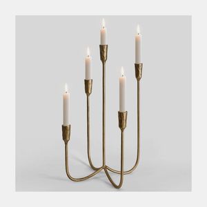 Candélabre décoratif en métal noir avec accents de cristal pour le salon de la maison moderne ou la décoration d'événements festifs - Product Image 2