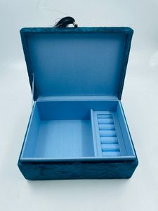 กล่องเก็บเครื่องประดับผ้าฝ้ายทรงสี่เหลี่ยมผืนผ้าลายผึ้งขนาดใหญ่ ออกแบบเองได้ ปักลายลูกปัด สำหรับเก็บเครื่องสำอาง แหวน สร้อยคอ - Product Image 3