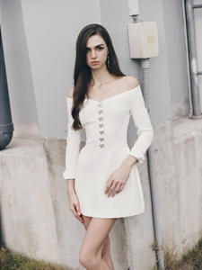 Listo para enviar vestido de escote en V ancho marca local Vietnam fuera del hombro estilo urbano minivestido elegante romántico encantador vestido - Product Image 2