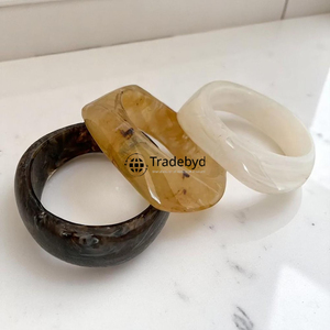 Elegante brazalete de resina hecho a mano diseñador pulsera de moda para damas por Tradebyd - Product Image 5