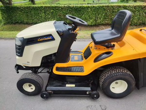 Tractor cortacésped Cub Cadet XT2LX42 con plataforma de 42 pulgadas, motor potente, ideal para cortar césped en jardines grandes y céspedes residenciales. - Product Image 6