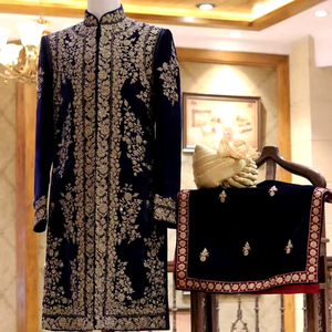 ELEGANTE PESADO BORDADO DE SHERWANI Y PANTALÓN CON CUENTAS DE CRISTAL EMBELLECIDO, TRABAJO DABKA PARA BODA = 2024 - Product Image 1