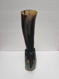 Corne à boire viking de qualité supérieure avec support, faite à la main, 350 ml, design vintage de luxe pour les soirées viniques, fabriquée à la main en Inde - Product Image 5