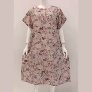 Femmes été décontracté imprimé fleuri à manches courtes genou longueur rayonne chemise de nuit confortable élastique grande taille vêtements de nuit pour femmes - Product Image 1