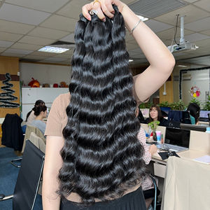 Paquete al por mayor de trama de cabello Remy ondulado negro natural cutícula alineada textura caliente trama doble en estilo rizado origen vietnamita - Product Image 1