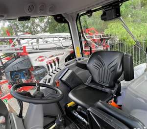 Tractor Lovol 1004 Cabina espaciosa con aire acondicionado Cargador frontal con desviador auxiliar y electrónico Tractor Lovol 1004 Cabina espaciosa con - Product Image 5