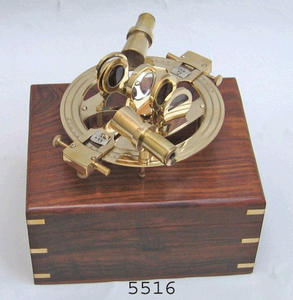 Sextant artisanal indien en laiton massif de haute qualité, finition de qualité supérieure, avec boîte en bois pour la décoration de la maison - Product Image 2