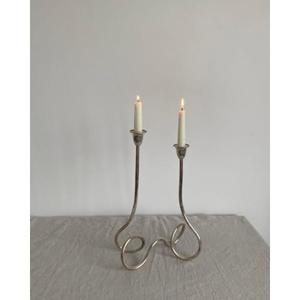 Portavelas de aluminio de diseño antiguo exclusivo con elementos decorativos elegantes y construcción Premium para el estilo del hogar - Product Image 5