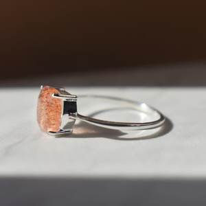 Anillo de Plata de Ley 925 con diseño único de piedra solar dorada, joyería fina de cumpleaños, regalo de aniversario, venta al por mayor a granel - Product Image 2