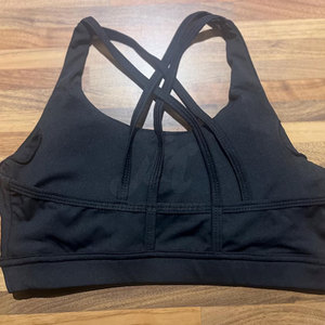 Tissu de soutien-gorge de sport de haute qualité conçu pour la performance, le confort et la mobilité. Soutien-gorge de sport pour cheerleading. - Product Image 3