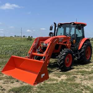 Tracteur agricole Kubota M5-111 4WD diesel légèrement utilisé, livraison rapide en stock - Product Image 1