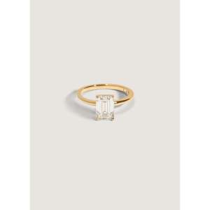 Bague en diamant naturel Elizabeth avec émeraude, collection de bagues élégantes en diamant - Product Image 1